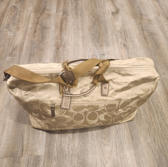 Coach Women's Cream/ Beige Signature Travel Bag - Picture 1 of 10